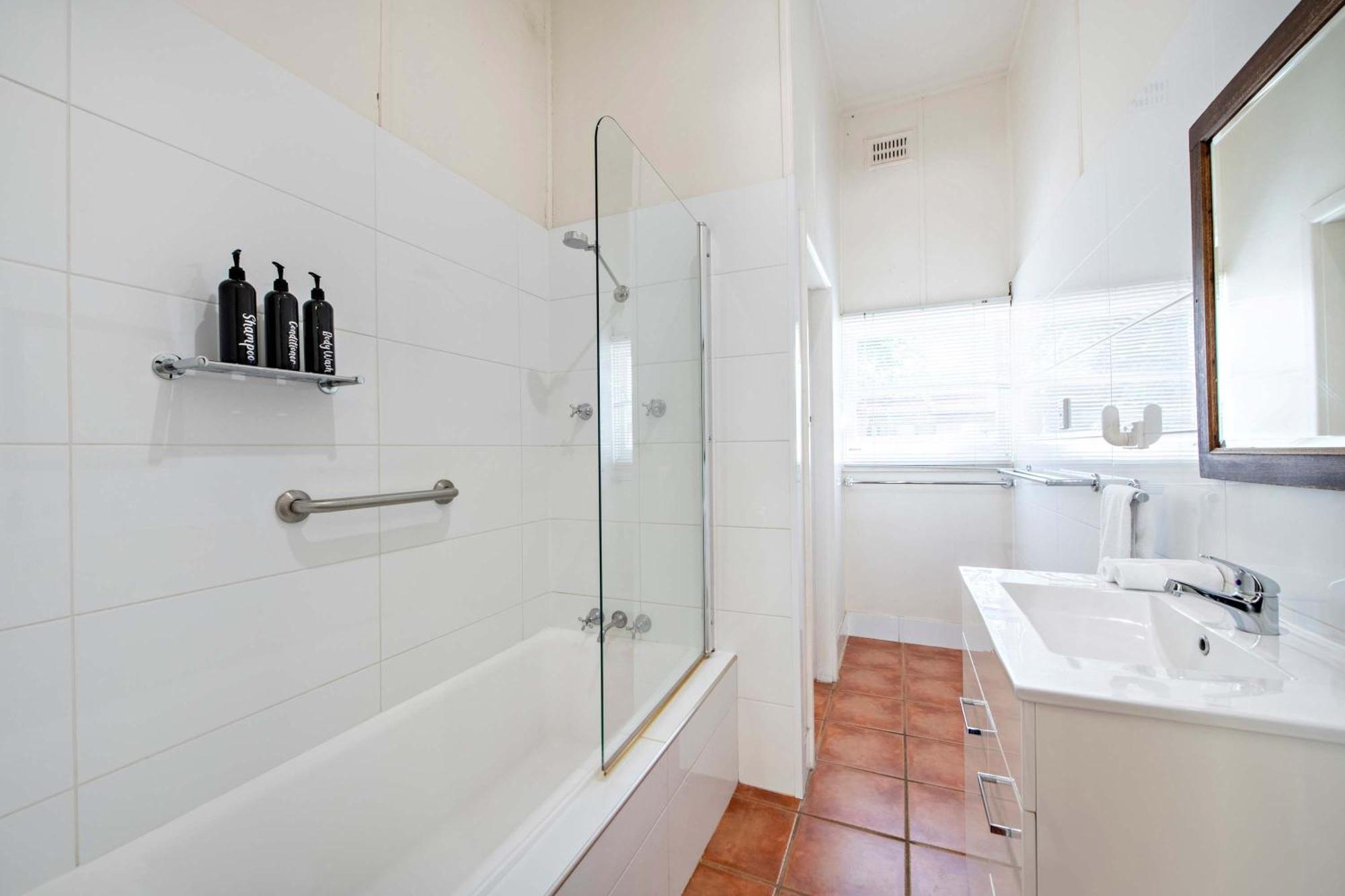 Charming Period Home - Walk To Cbd, Pet Friendly ダボ エクステリア 写真